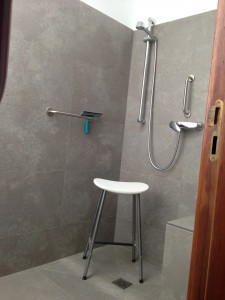 Behindertengerechtes-Badezimmer, Baño accesible, Accessible bathroom,